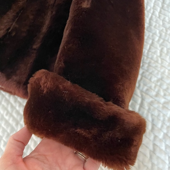 VINTAGE DE MAR'S CICERO,ILL BROWN FAUX FUR SHORT COAT - Picture 4 of 8
